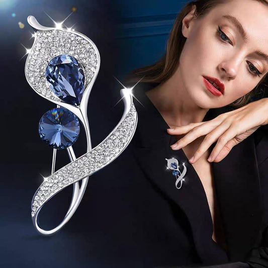 Blue diamond alloy horseshoe lily exquisite brooch suitable for banquet gatherings