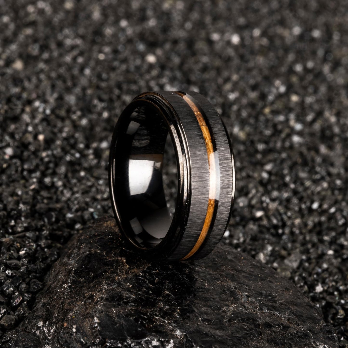 JEWPER 8mm Men Womens Wedding Band Tungsten Rings Black Fashion Promise Carbide Inlaid whiskey barrel wood Outer ring step edge sanding Matte Finish Edge Comfort Fit size(11)