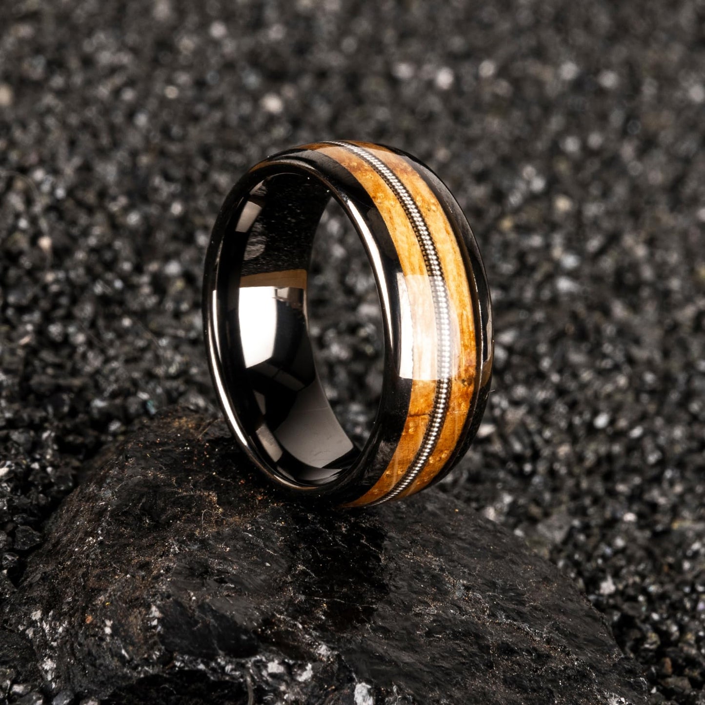JEWPER 8mm Men Womens Wedding Band Tungsten Rings dark gun black Fashion Promise Carbide Inlaid Guitar Strings whiskey barrel wood Matte Finish Edge Comfort Fit Size(7)
