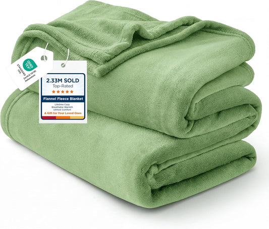 Bedsure GentleSoft Throw Blanket - Cozy 300GSM Fleece for Home Decor | Emerald Green, 50x60 Inches