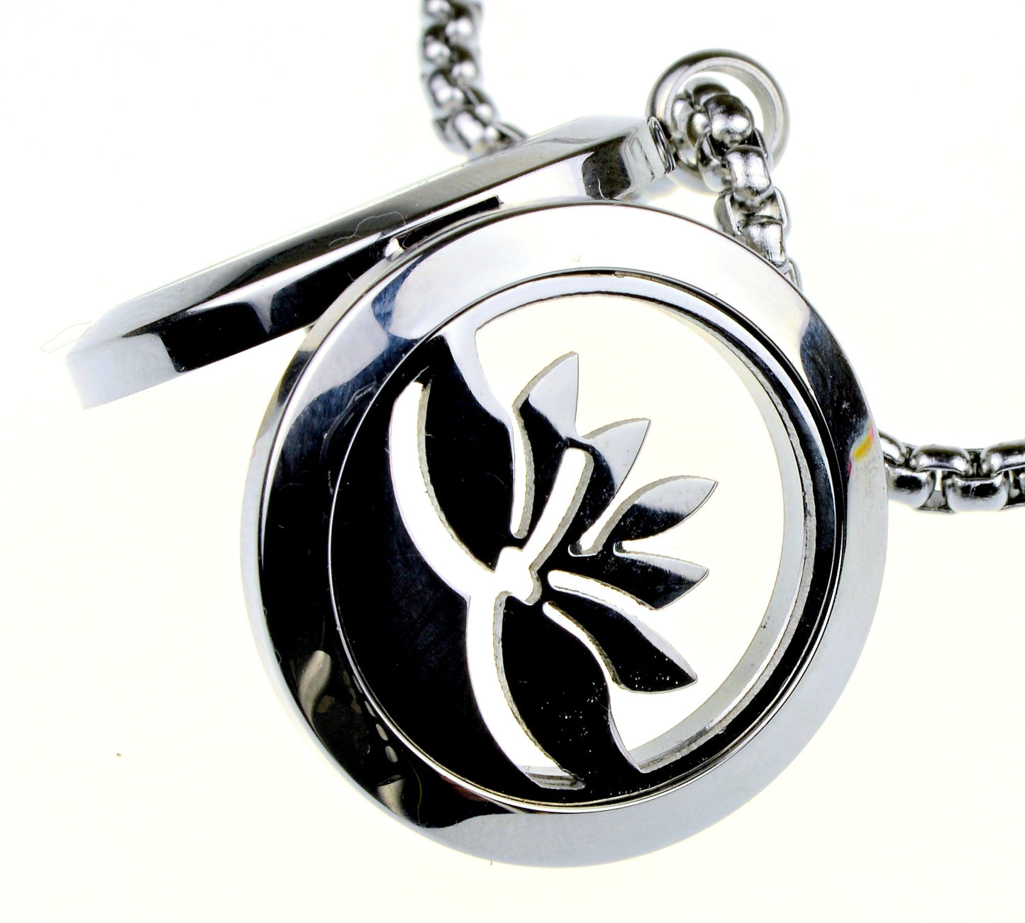 Wild Essentials Open Lotus Flower Essential Oil Diffuser Necklace, Stainless Steel Locket Pendant with 24 inch Chain, 12 Color Refill Pads, Customizable Color Changing Perfume Jewelry for Aromatherapy