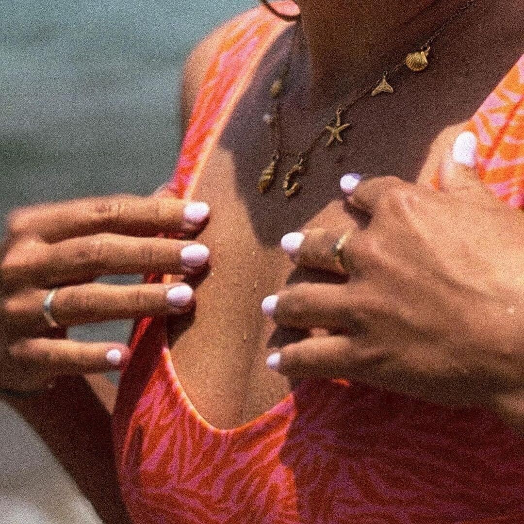 JALZEMPL Initial Charm Necklace For Women Shell Seashell Summer Beach Letter 14K Gold Plated Pendant Starfish Surfer Boho Jewelry Gifts (F)