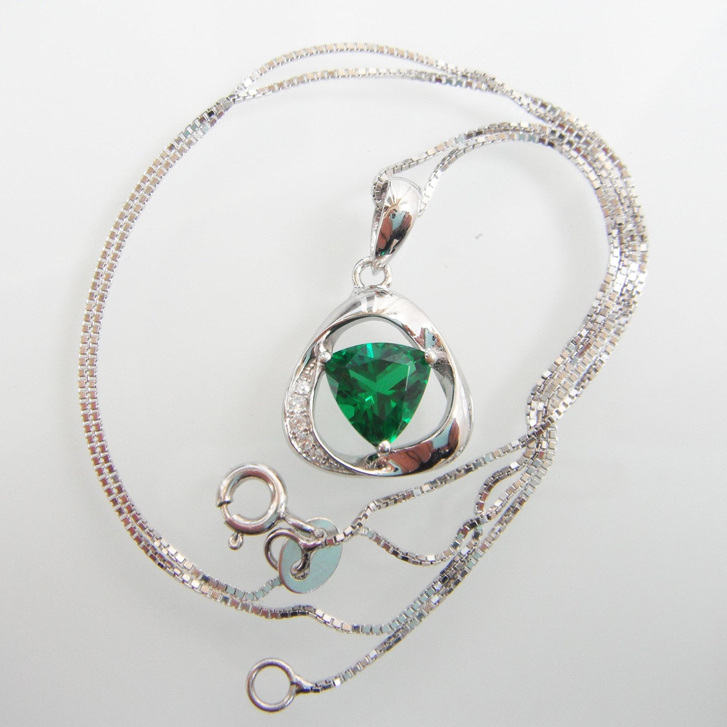 Navachi 925 Sterling Silver 18k White Gold Plated 1.0ct Triangle Emerald Az9674p Necklace Pendant 16"